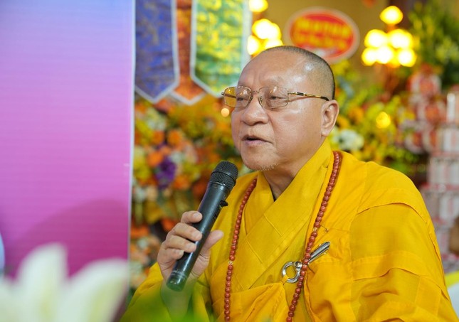 Hòa thượng Thích Gia Quang tuyên đọc Diễn văn Phật đản Phật lịch 2569