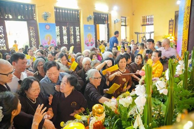 Đại lễ Phật đản tại Trụ sở Trung ương GHPGVN - chùa Quán Sứ