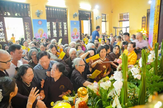 Đại lễ Phật đản tại Trụ sở Trung ương GHPGVN - chùa Quán Sứ