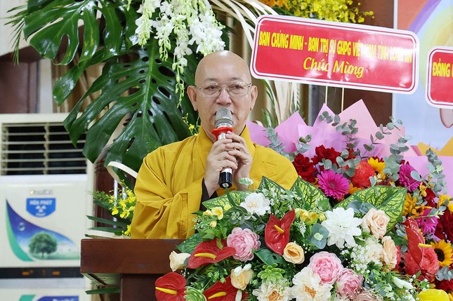 Thượng tọa Thích Quảng Tâm tuyên đọc Diễn văn Phật đản