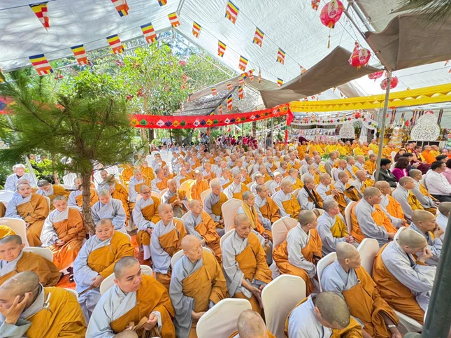 Chư tôn đức Tăng Ni tham dự