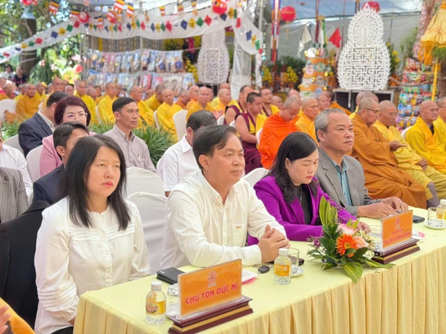 Chư Tăng, đại diện các cơ quan tham dự