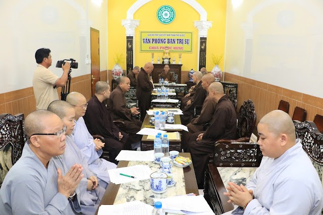 Quang cảnh buổi họp