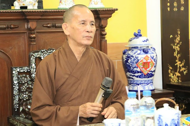 Hòa thượng Thích Thiện Thống góp ý chỉ đạo với Ban Kiến đàn về nhiều nội dung liên quan công tác tổ chức Đại giới đàn Thiện Huệ