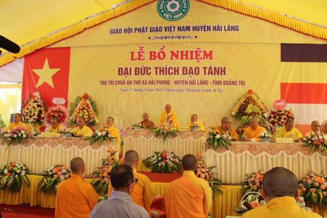 Hòa thượng Thích Thiện Tấn ban đạo từ Hòa thượng Thích Thiện Tấn ban đạo từ