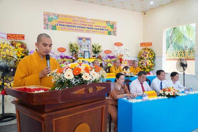 Quang cảnh buổi lễ khai trương Phòng thuốc Đông y Tuệ Tĩnh đường Đức Hòa cổ tự