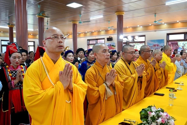 Chư tôn đức chứng minh, tham dự lễ khai mạc khóa tu Chư tôn đức chứng minh, tham dự lễ khai mạc khóa tu