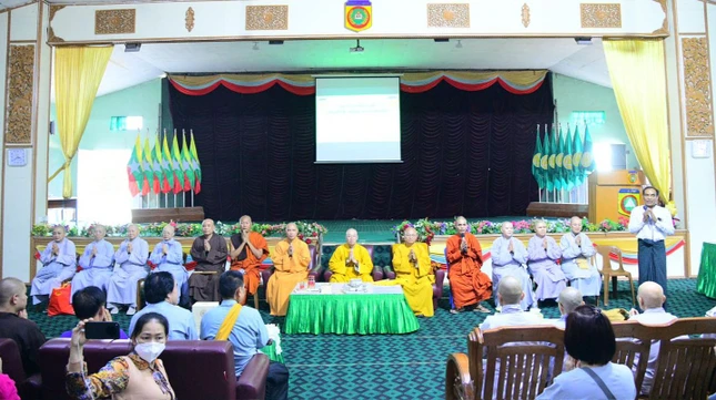 Phái đoàn thăm học sinh trường công lập tiêu biểu ở Mandalay, Myanmar