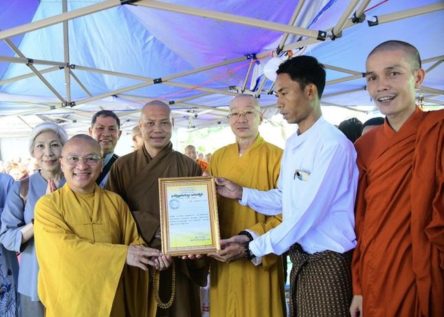 Trao thư cảm ơn của bang Sagaing