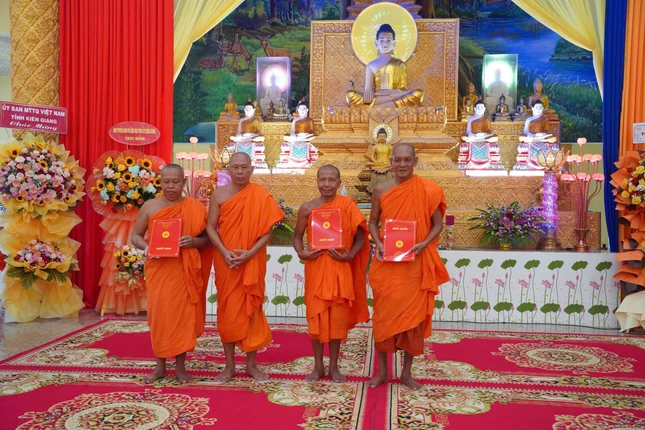 Ban Giám hiệu Trường Trung cấp Phật học Nam tông Khmer Kiên Giang