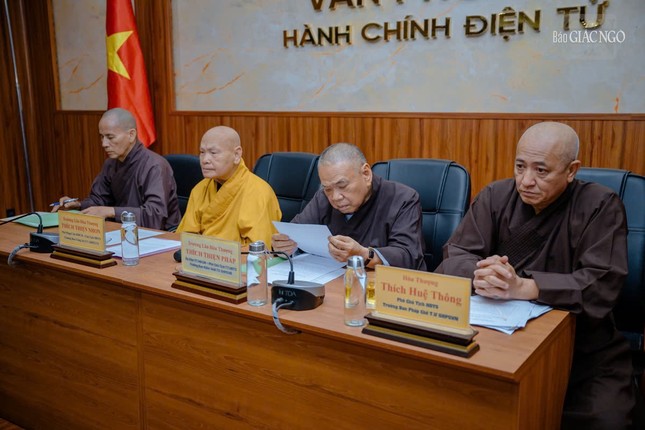 Chư tôn giáo phẩm chủ tọa buổi họp