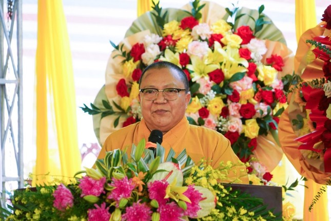 Thượng tọa Thích Huệ Phát đọc lời khai mạc Thượng tọa Thích Huệ Phát đọc lời khai mạc