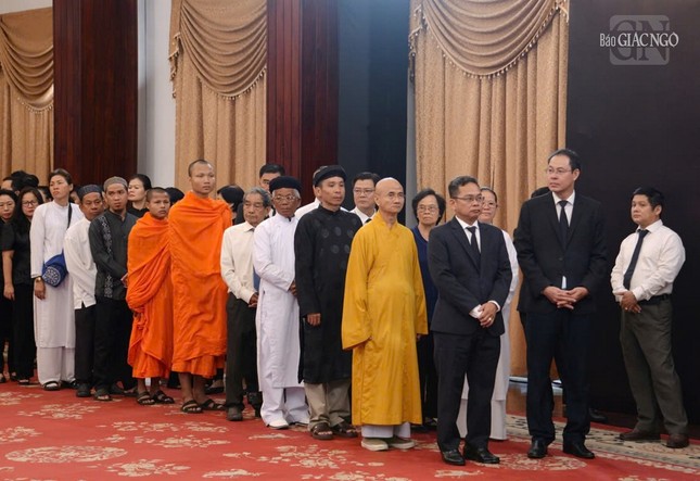 Đại diện các tổ chức tôn giáo thành kính viếng tang