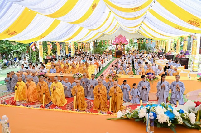 Chư Tăng, Phật tử Linh Sơn cổ tự