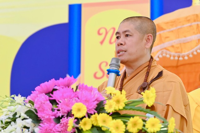 Thượng tọa Thích Tánh Hải, trụ trì Linh Sơn cổ tự phát biểu tại buổi lễ