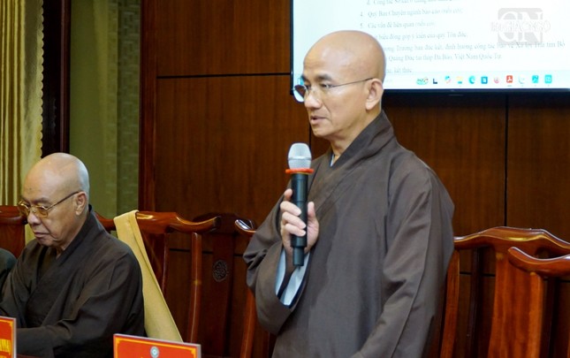 Thượng tọa Thích Thiện Quý, đại diện Ban Thư ký trình một số hoạt động Phật sự sắp tới Thượng tọa Thích Thiện Quý, đại diện Ban Thư ký trình một số hoạt động Phật sự sắp tới