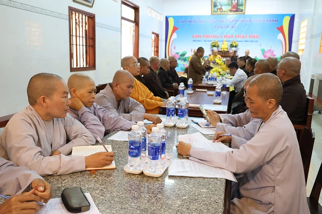 Quang cảnh buổi thăm và làm việc với 4 đơn vị Ban Trị sự huyện, thị xã