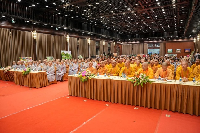 Tăng Ni tham dự khóa tập huấn thuyết giảng