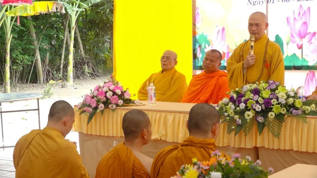 Thượng tọa Thích Phước Thành đã ghi nhận, tán thán công đức của Đại đức Thích Minh Tiến Thượng tọa Thích Phước Thành đã ghi nhận, tán thán công đức của Đại đức Thích Minh Tiến