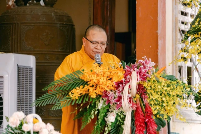 Thượng tọa Thích Huệ Phát, Trưởng ban Tổ chức phát biểu khai mạc