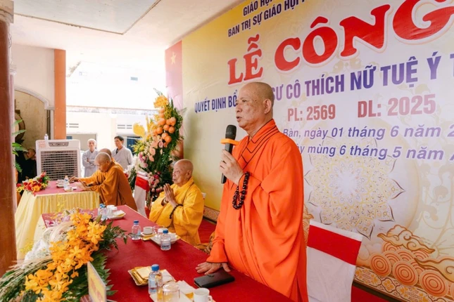 Hòa thượng Thích Phước Minh ban đạo từ