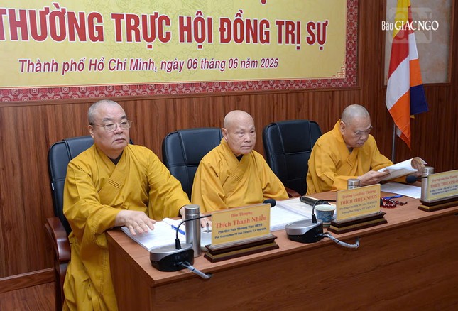 Chư tôn giáo phẩm chủ tọa Hội nghị Ban Thường trực Hội đồng Trị sự GHPGVN