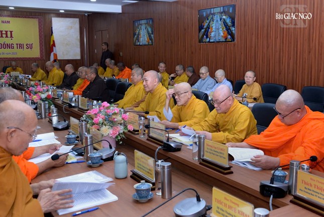 Chư tôn đức tham dự hội nghị