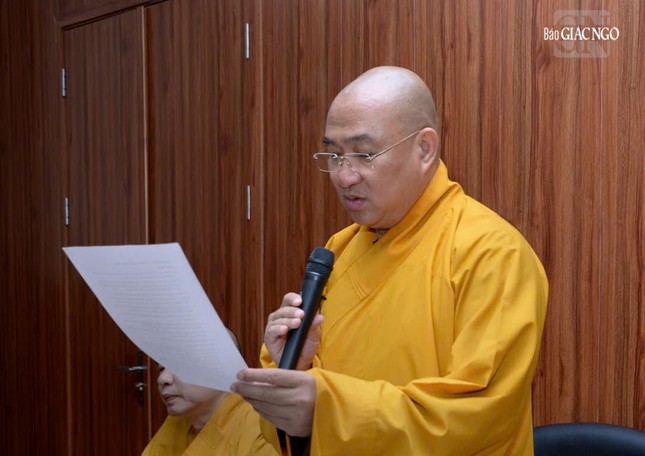 Thượng tọa Thích Phước Nguyên trình bày dự thảo chương trình hoạt động Phật sự của Giáo hội trong 6 tháng cuối năm 2025