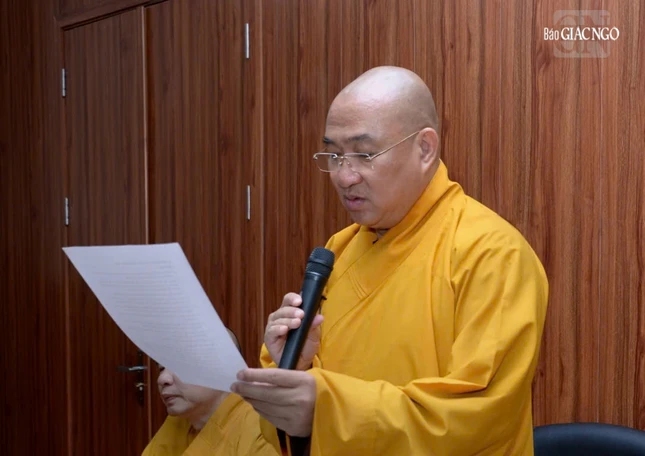 Thượng tọa Thích Phước Nguyên trình bày dự thảo chương trình hoạt động Phật sự của Giáo hội trong 6 tháng cuối năm 2025