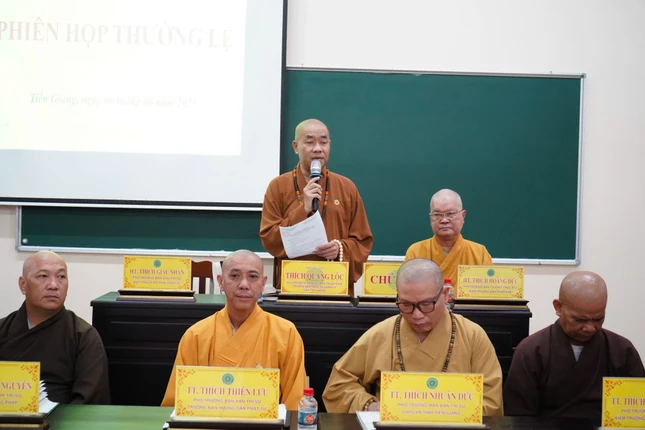 Thượng tọa Thích Quảng Lộc phát biểu tại buổi họp Thượng tọa Thích Quảng Lộc phát biểu tại buổi họp