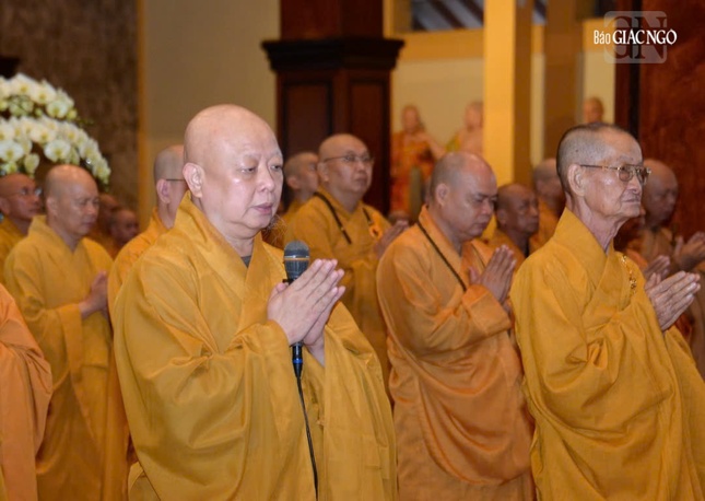 Hòa thượng Thích Lệ Trang tác bạch, cung thỉnh Đức Pháp chủ và Trưởng lão Hòa thượng Thích Minh Thông đối thú tác bạch an cư theo hàng Thượng tọa Hòa thượng Thích Lệ Trang tác bạch, cung thỉnh Đức Pháp chủ và Trưởng lão Hòa thượng Thích Minh Thông đối thú tác bạch an cư theo hàng Thượng tọa