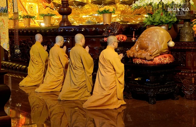 Theo luật Đức Phật chế định, mùa An cư kiết hạ, chư Tăng cấm túc tu học tập trung nhằm trưởng dưỡng tự thân, trang nghiêm Tăng đoàn