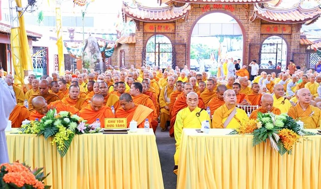 Chư tôn đức tham dự