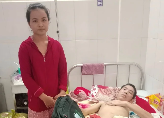Chồng chị, anh Nguyễn Văn Tèo Em (30 tuổi) mắc bệnh ung thư