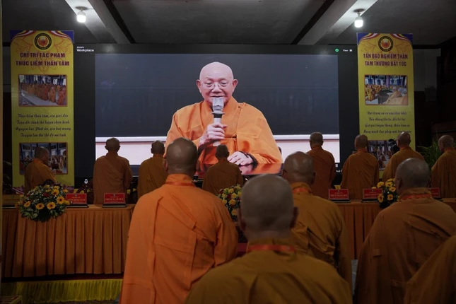 Trưởng lão Hòa thượng Chứng minh ban đạo từ