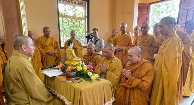 Chư Tăng tác pháp thọ an cư Chư Tăng tác pháp thọ an cư