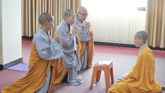 Các vị Ni tác pháp thọ an cư