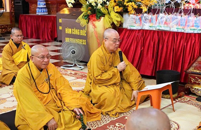 Trưởng lão Hòa thượng Thích Thanh Nhiễu sách tấn hành giả an cư Trưởng lão Hòa thượng Thích Thanh Nhiễu sách tấn hành giả an cư