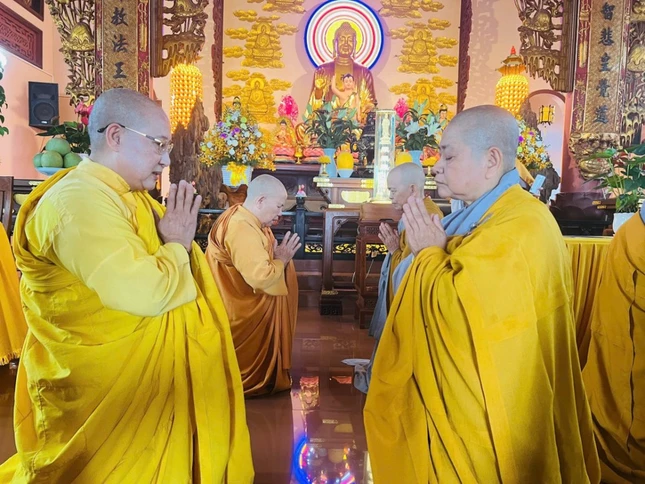 Chư Ni tác pháp An cư kiết hạ tại chùa Quang Minh