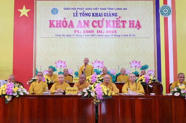 Trưởng lão Hòa thượng Thích Thiện Huệ ban đạo từ