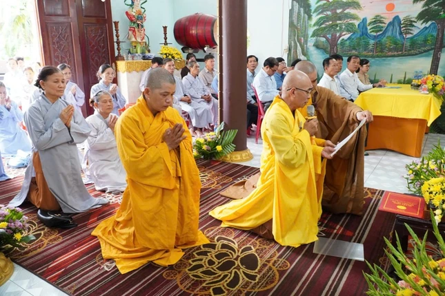 Đại đức tân trụ trì phát nguyện nhận nhiệm vụ Đại đức tân trụ trì phát nguyện nhận nhiệm vụ