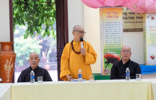Hòa thượng Thích Tánh Nhiếp chủ trì buổi họp