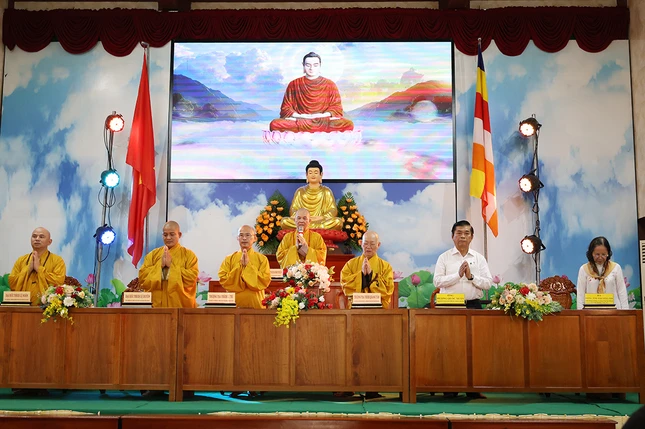 Chư tôn đức chứng minh, tham dự buổi lễ