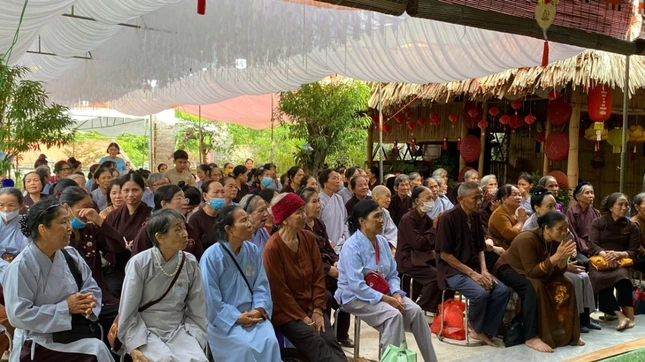 Đồng bào, Phật tử địa phương tham dự lễ