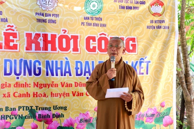 Thượng tọa Thích Quảng Tuấn phát biểu tại buổi lễ