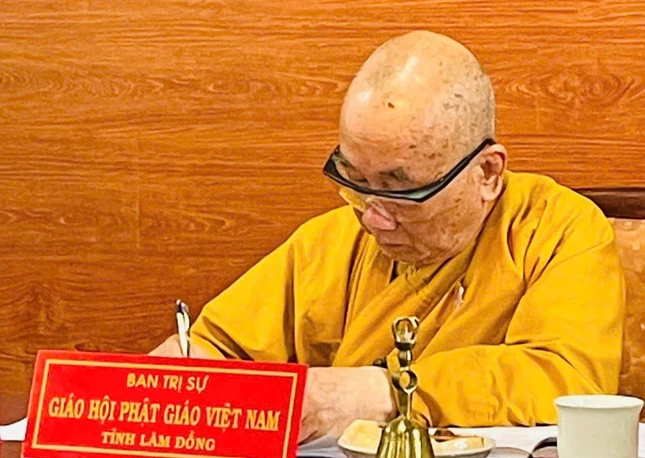 Hòa thượng Thích Thanh Tân chứng minh buổi họp Hòa thượng Thích Thanh Tân chứng minh buổi họp