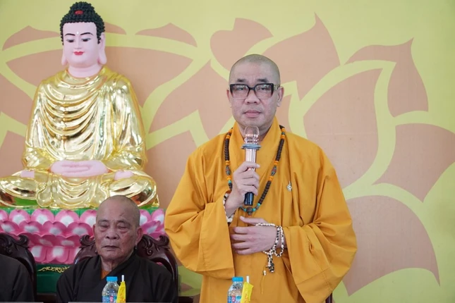 Thượng tọa Thích Quảng Lộc phát biểu chỉ đạo tại các phiên làm việc