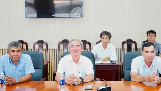 Chính quyền tham dự và tiếp đoàn