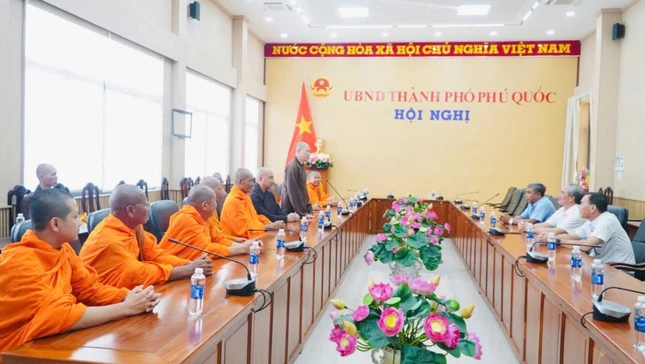 Quang cảnh buổi làm việc