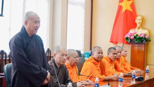 Thượng tọa Thích Phước Nguyên phát biểu tại buổi làm việc